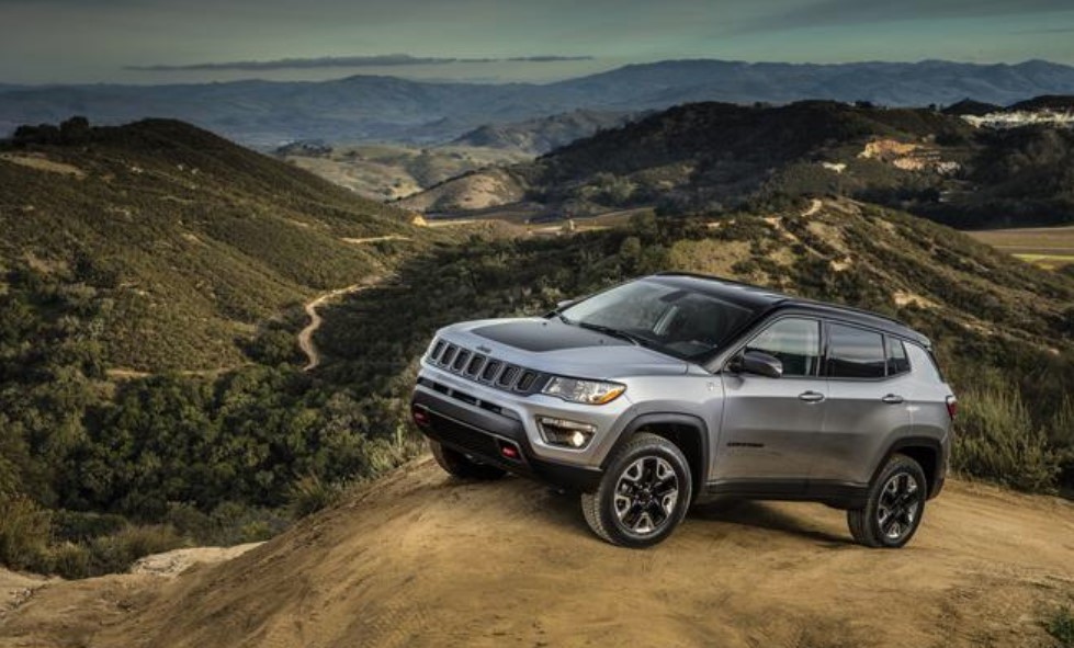 2019 Jeep Compass Driving Exterior